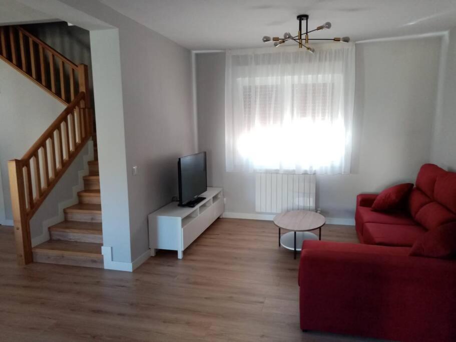 Casa Julio, Bonita Casa Comoda Y Espaciosa, Totalmente Reformada Con Terraza Y Jardin Privado Riezu Exteriör bild